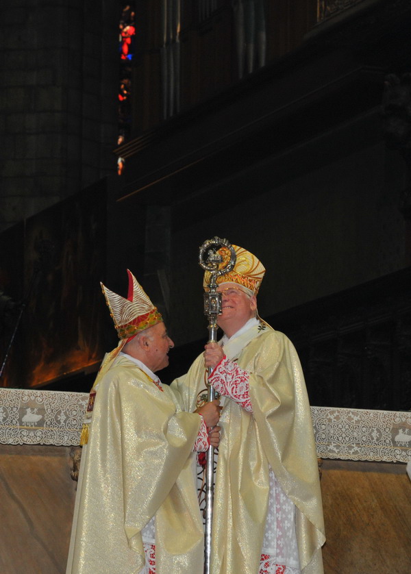 cardinale Scola_scambio del pastorale