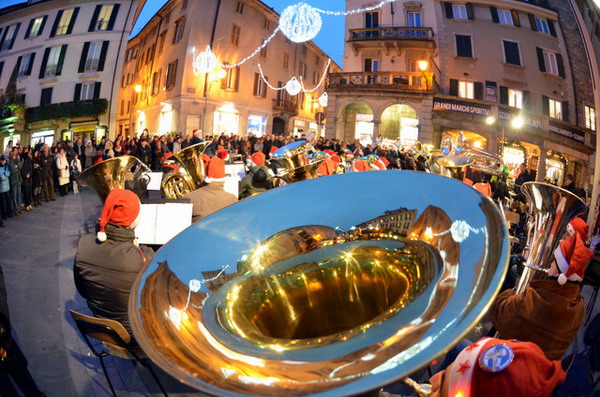 LECCO = PIAZZA XX SETTEMBRE : CONCERTO